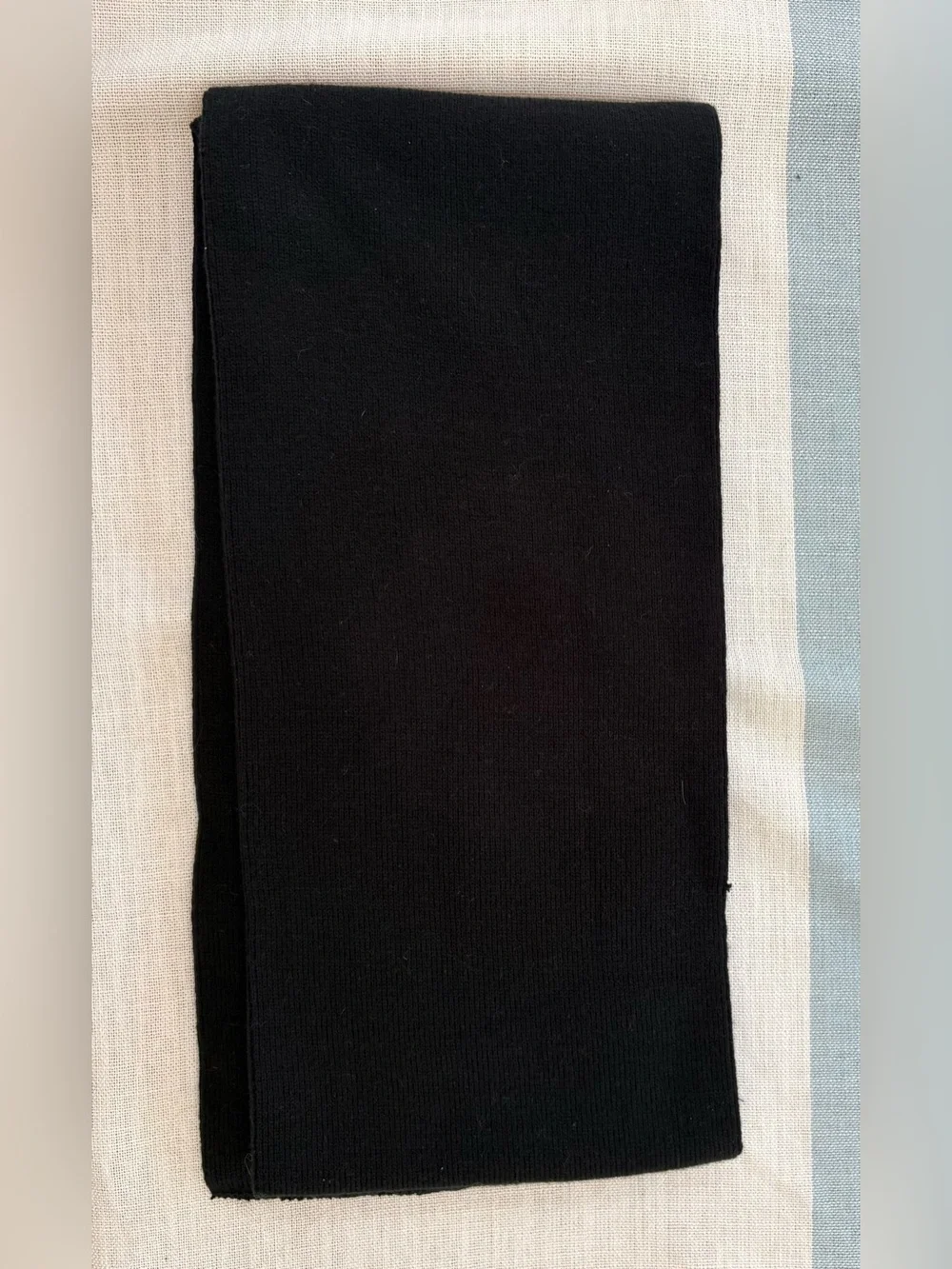 HARD ROCK CAFE BLACK SCARF DOUBLE GUITARS & CLASSIC LOGO 68” LONG X 7” WIDE